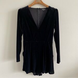 Express NWOT Black Long Sleeve Velour Romper Size Small